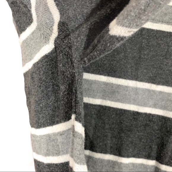 Aeropostale Gray /White Stripe Pull over Sweater M - Picture 6 of 7